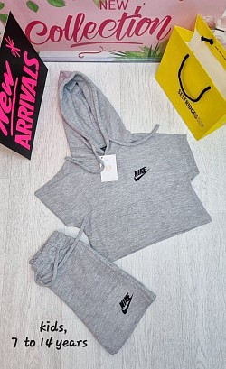 GREY NIKE KIDS GYM SET £30