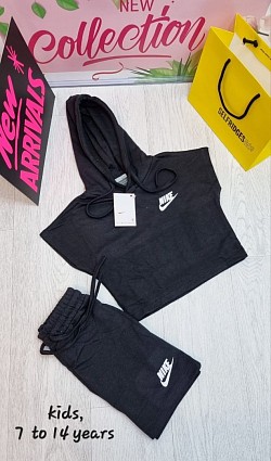 BLACK NIKE KIDS GYM SET £30