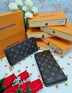 BROWN LV PURSE £25