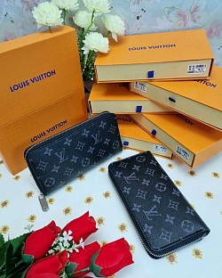 BLACK LV PURSE £25