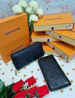 BLACK LV PURSE £25