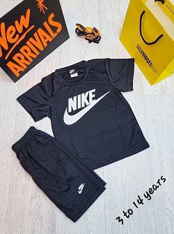 BLACK NIKE SHORTS SET £25