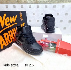 BLACK NIKE AIR JORDANS £30