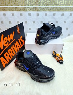 BLACK NIKE TNS £35