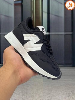 BLACK NEW BALANCE TRAINERS £30