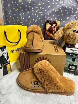 BROWN UGG SLIPPERS £30