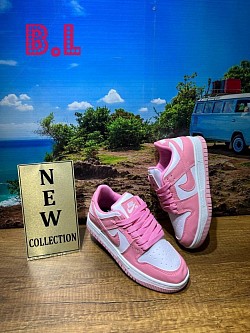 PINK NIKE LOW DUNKS £30