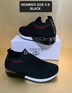 BLACK GUCCI SLIDE ONS £30