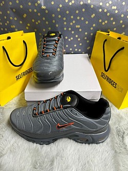 GREY NIKE TNS £35