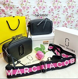 BLACK MARC JACOBS HANDBAG £35