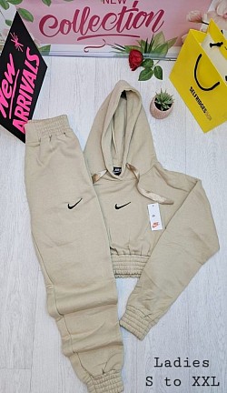 BEIGE NIKE GYMSET £35