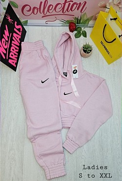 PINK NIKE GYM SET £35