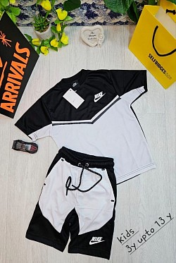 BLACK NIKE TSHIRT/SHORTS SET £25