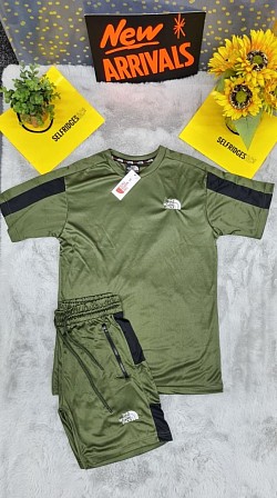 GREEN NORTH FACE T-SHIRT AND SHORTS SET £30