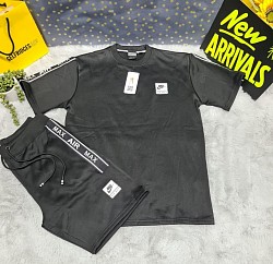 BLACK NIKE T-SHIRT AND SHORTS SET £30