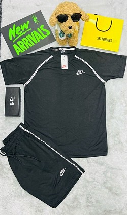 BLACK NIKE T-SHIRT AND SHORTS SET £30