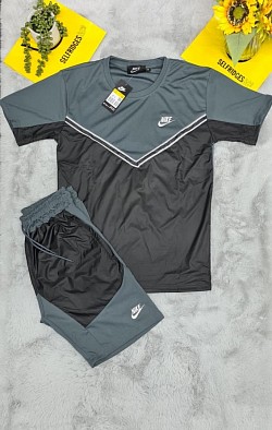 BLACK NIKE T-SHIRT AND SHORTS SET £30