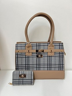 BURBERRY GREY HANDBAG SET £45