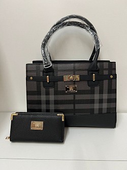 BURBERRY BLACK HANDBAG SET £45