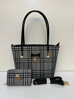 BURBERRY BLACK HANDBAG SET £45