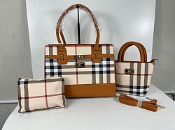 BURBERRY CREAM HANDBAG SET £60