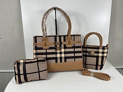 BURBERRY CREAM HANDBAG SET £60