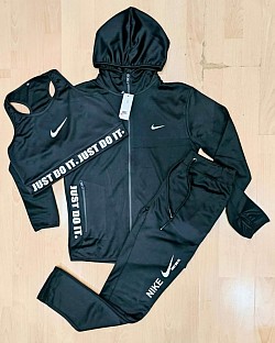 BLACK NIKE GYM SET £40