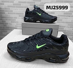 BLACK NIKE TNS £35