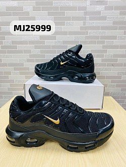 BLACK NIKE TNS £35