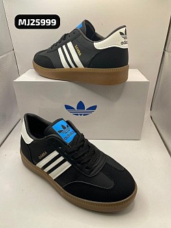 BLACK ADIDAS SAMBAS £35