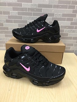 BLACK NIKE TNS £35