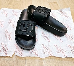 VALENTINO SLIDERS £30