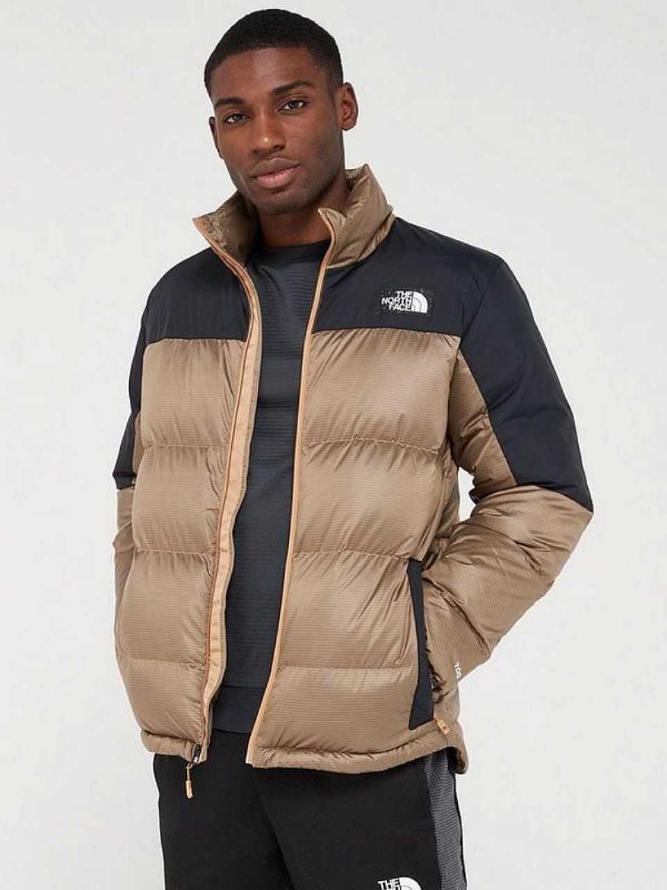 MENS DESIGNER COATS, JACKETS AND BODYWARMERS IN VARIOUS MAKES, STYLES AND COLOURS, LATEST TRENDS FROM NORTH FACE, CANADA GOOSE AND MORE