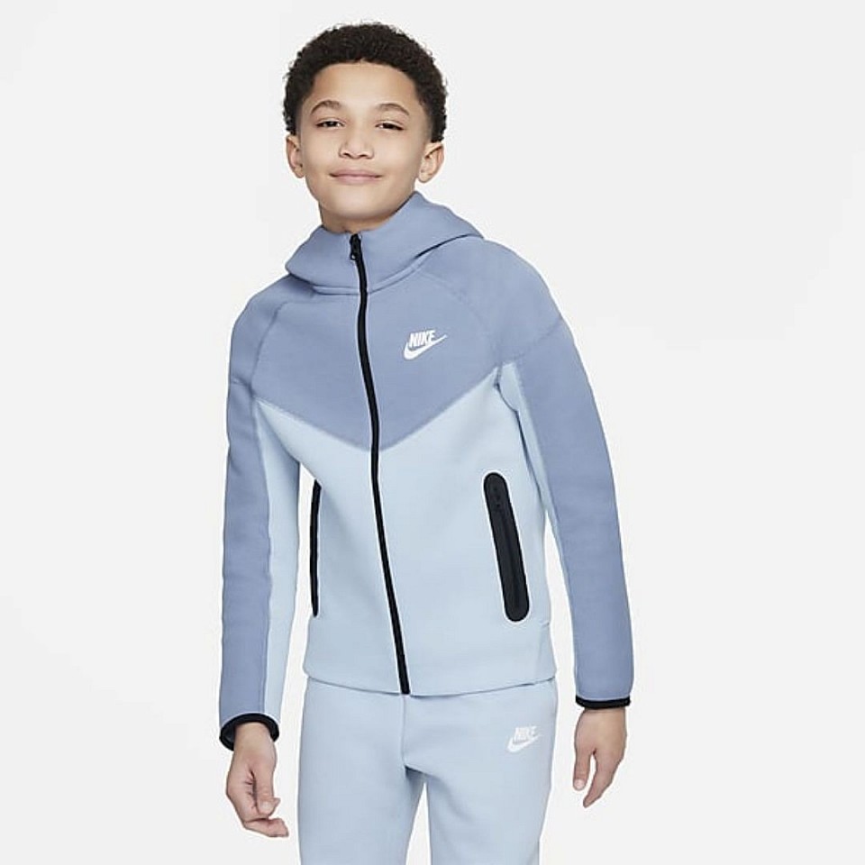 KIDS DESIGNER TRACKSUITS, SHORTS SETS AND  GYM SETS IN VARIOUS MAKES, STYLES AND COLOURS, BIG NAMES BRANDS INCLUDING NIKE AND NORTH FACE AMONGST OTHERS