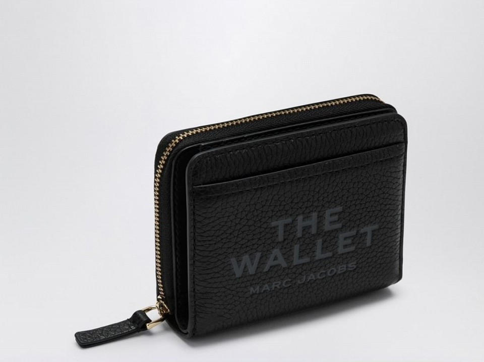 MENS WALLETS AND LADIES PURSES IN VARIOUS MAKES, DESIGNS AND COLOURS, KEEP YOUR MONEY SAFE WHILE LOOKING FASHIONABLE