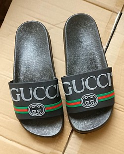 GUCCI SLIDERS £30