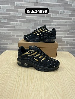 BLACK NIKE TNS £30