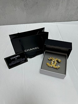 GOLD CHANEL BROOCH £25